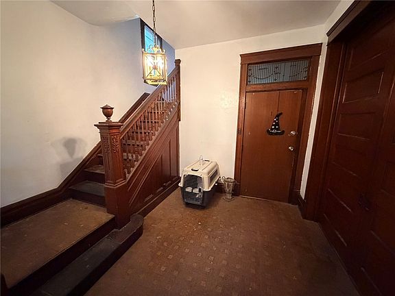 4th image of 310 Broadway Ave