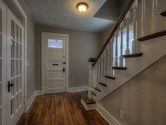 2nd image of 806 S 35th Ave
