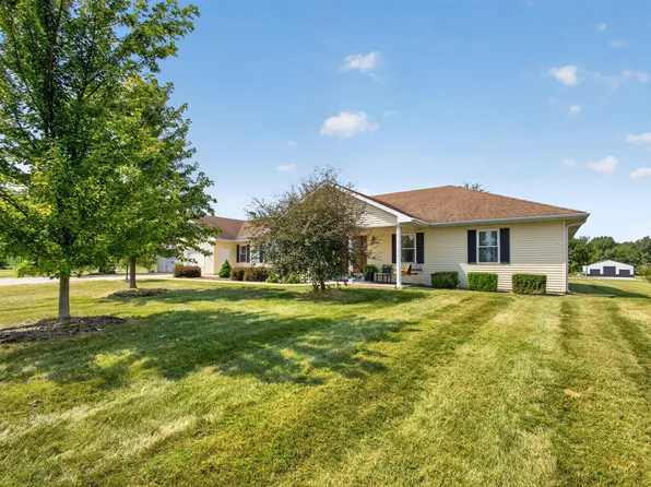 8930 Audrain Rd E #102, Centralia, MO 65240