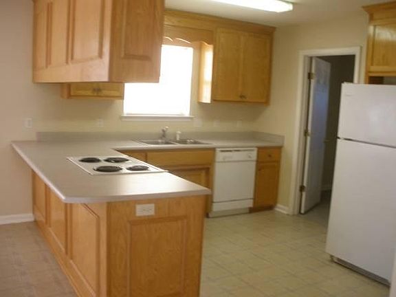 4th image of 1646 Fresno St