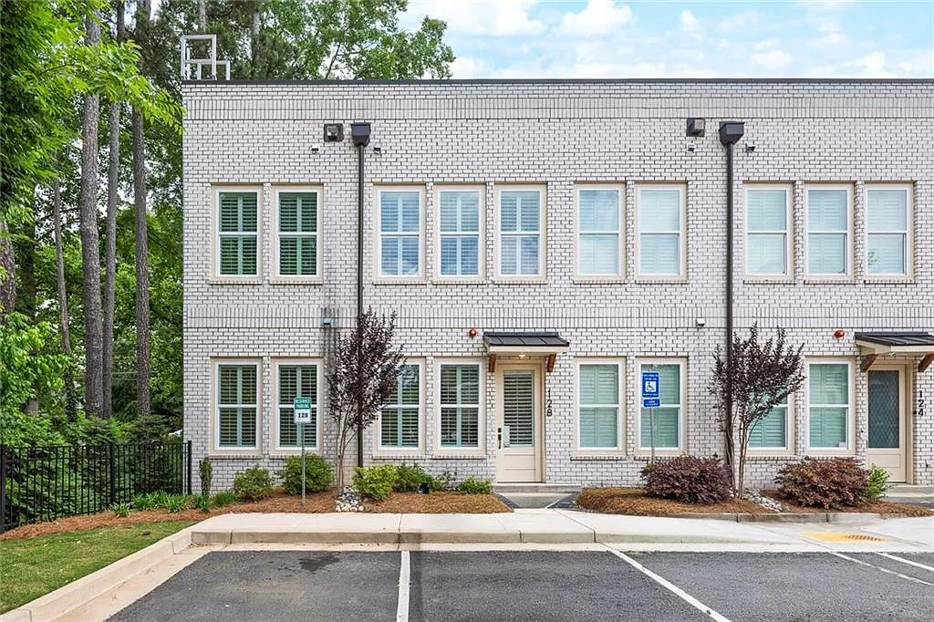2 bed, 1.5 bath, 1152 sqft, $2,400 — Photo 1