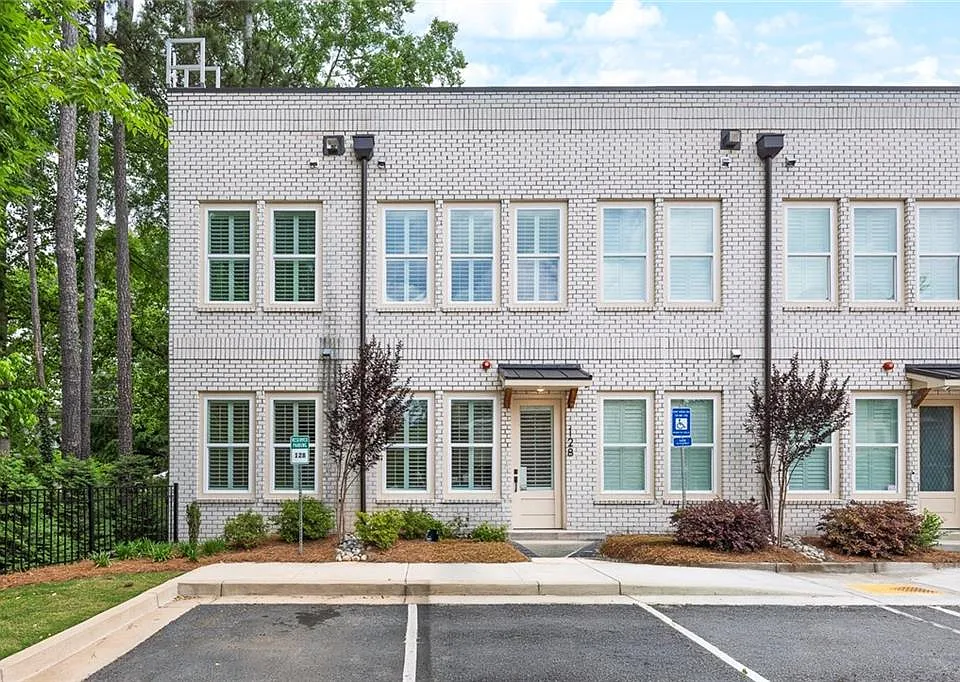 9040 Main St #128