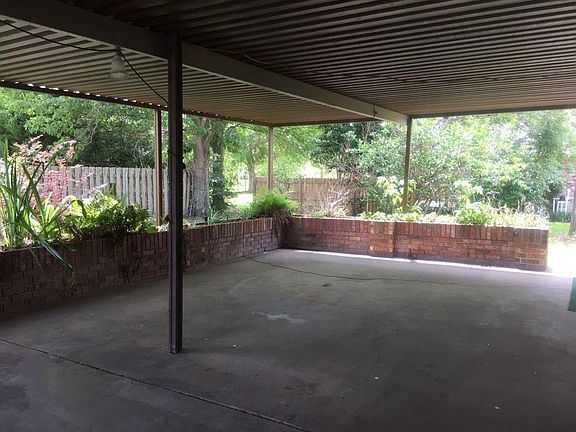 3rd image of 335 Shanewood Dr