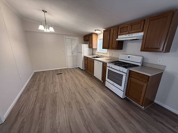 2nd image of 14 Winesap Ln