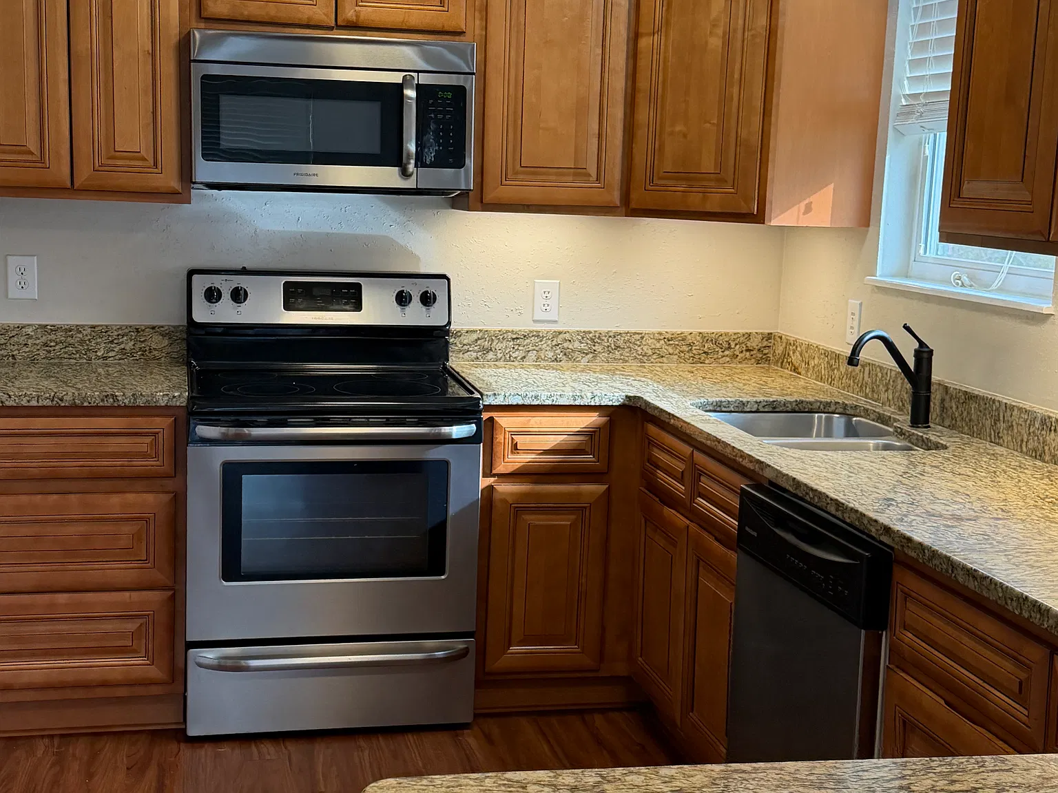 1431 Shannon Cir — Photo 4