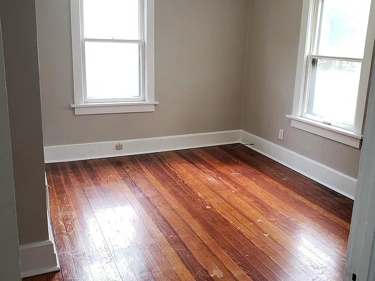 932 S Van Buren St #UPSTAIRS — Photo 9