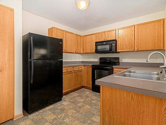 All appliances included, move right in!