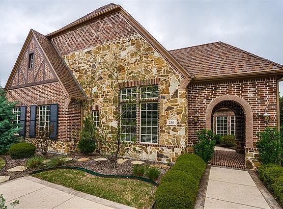 2nd image of 280 Yosemite Dr