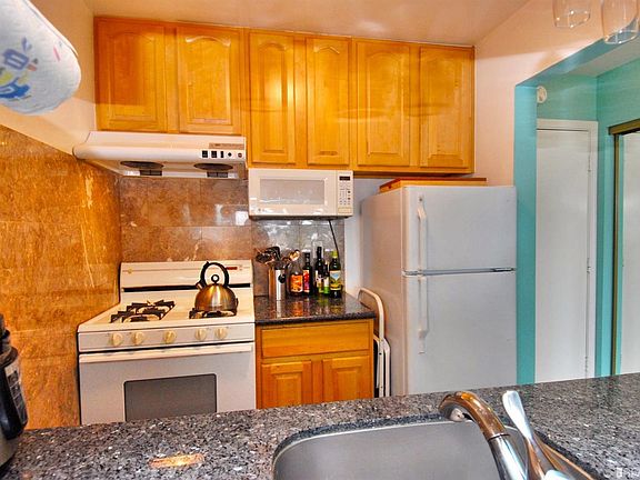 5th image of 215 Red Rock Way APT 202J