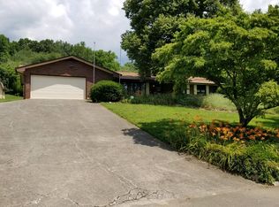 210 Lake View Ln, Oak Ridge, TN 37830