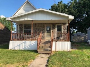 746 E Chestnut St, Canton, IL 61520