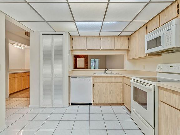 5th image of 16 Escondido Cir Unit 221