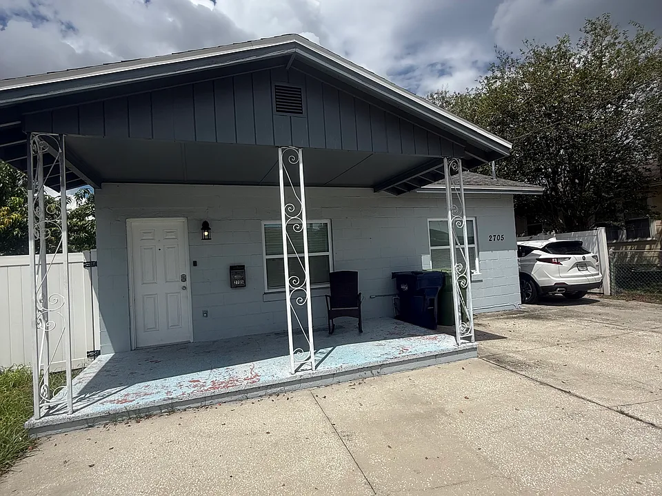 2705 W Columbus Dr