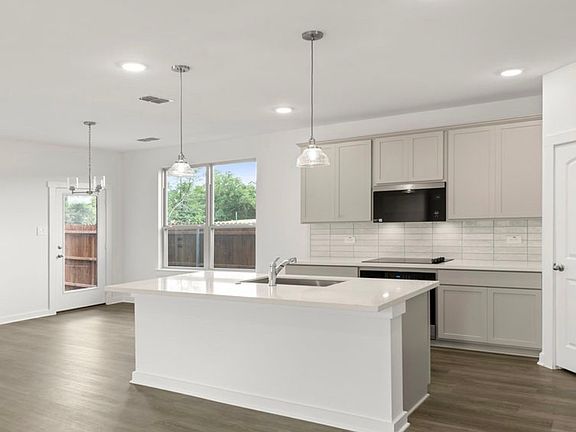 2nd image of 1752 Edgeway Dr