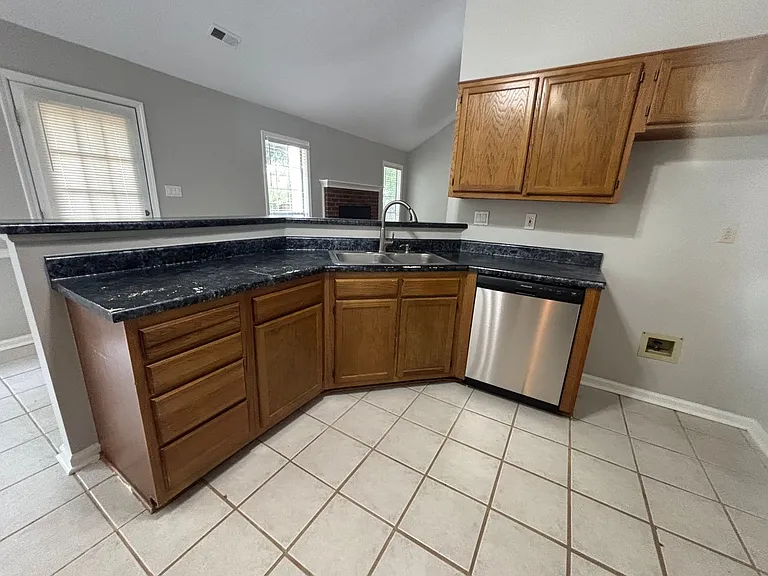 2573 Laurelcrest Dr — Photo 9