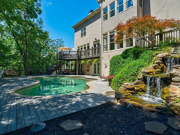 3rd image of 1035 Bedford Gardens Dr