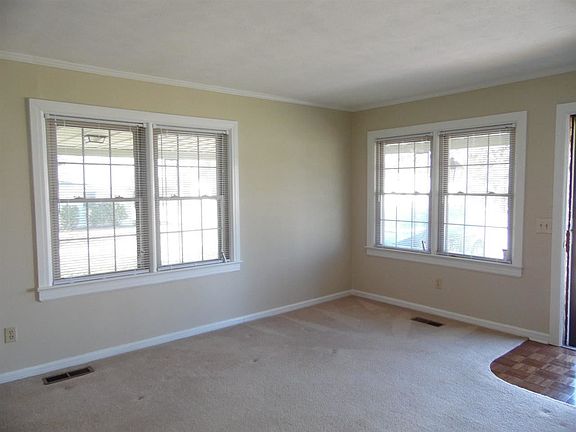 4th image of 251 Iroquois Dr