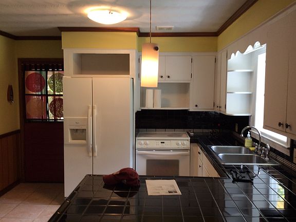 Kitchen with garden window 