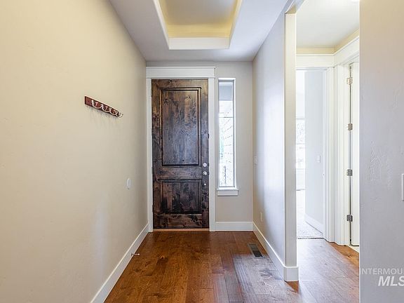 4th image of 427 Briar Hill St