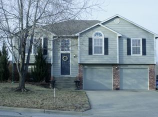 2104 Prairie Ter, Lawrence, KS 66046