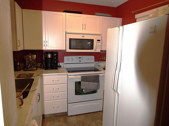 2nd image of 1766 Ridgebury Dr #135B