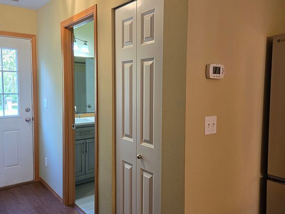 4th image of 1185 Shorewood Dr