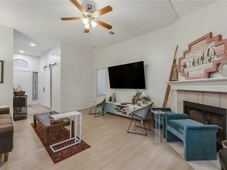 200 Copper Falls Dr — Photo 4