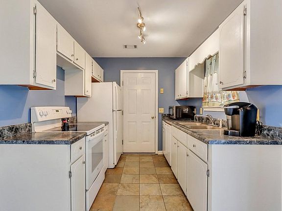 4th image of 304 Wilkinson Dr NE