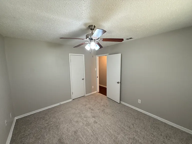 2607 Yeager St — Photo 13