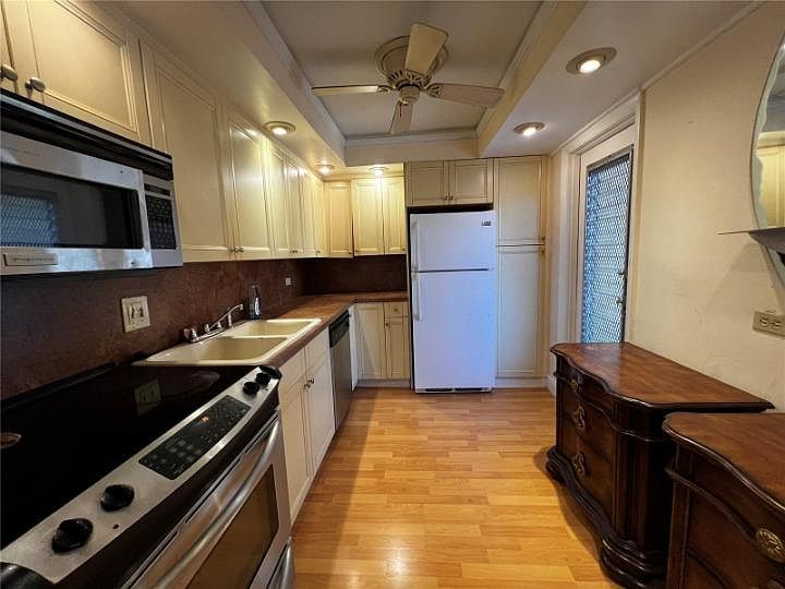 1st image of 448 NE 195th St #305
