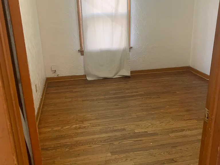 1539 Lister Ave — Photo 7
