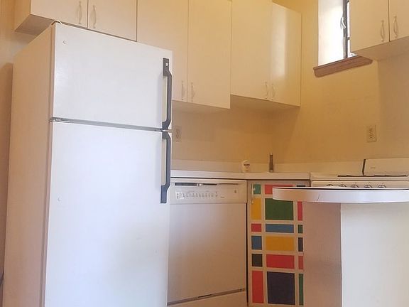3rd image of 621 W End Ave APT 2E