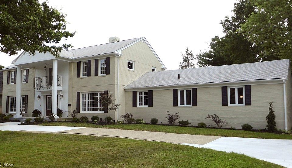 1st image of 1302 Country Club Dr