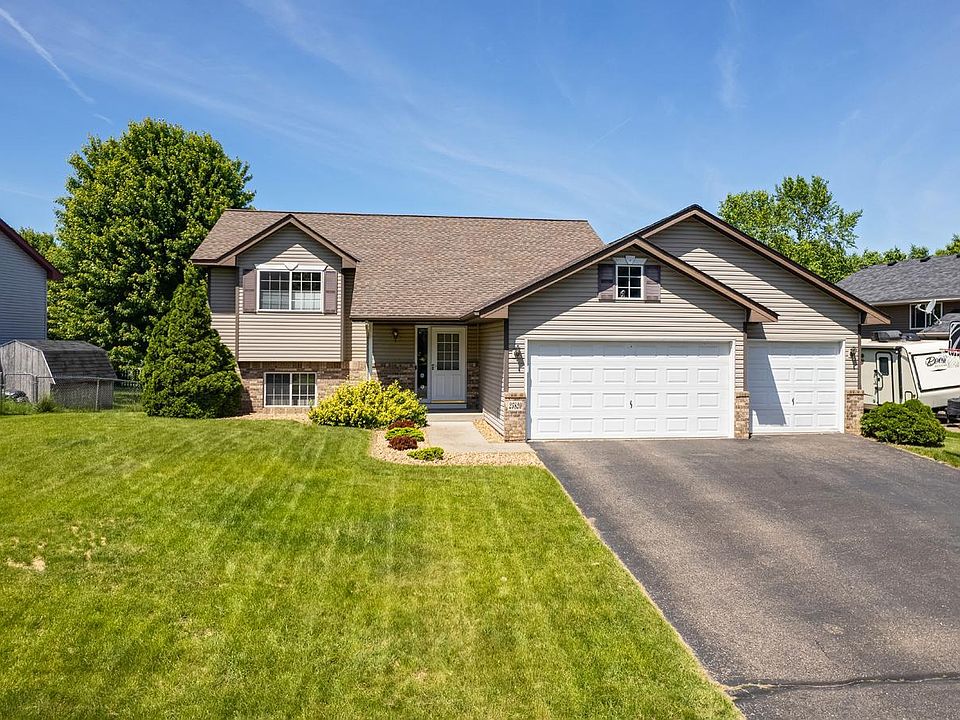 1st image of 25820 Goldfinch Ave