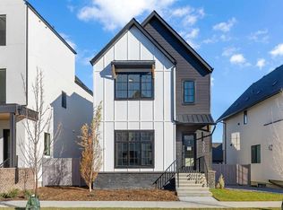 330 W Normandy Dr SW, Calgary, AB T3E8E8