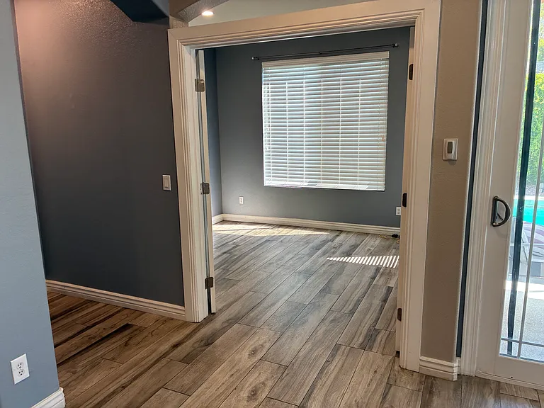 9237 W Irma Ln — Photo 10