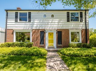 8320 N Greenvale Rd, Fox Pt, WI 53217