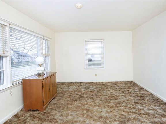 2nd image of 572 Northside Dr