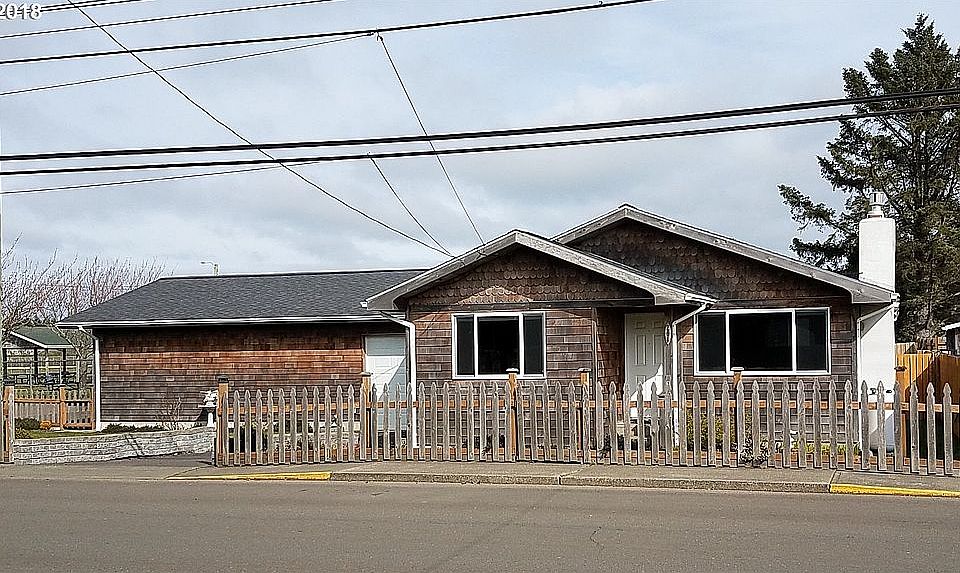 1st image of 204 Washington Ave S