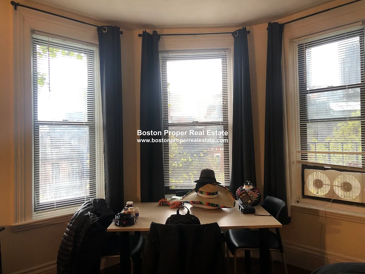 Building Photo - 312 Beacon St #4
