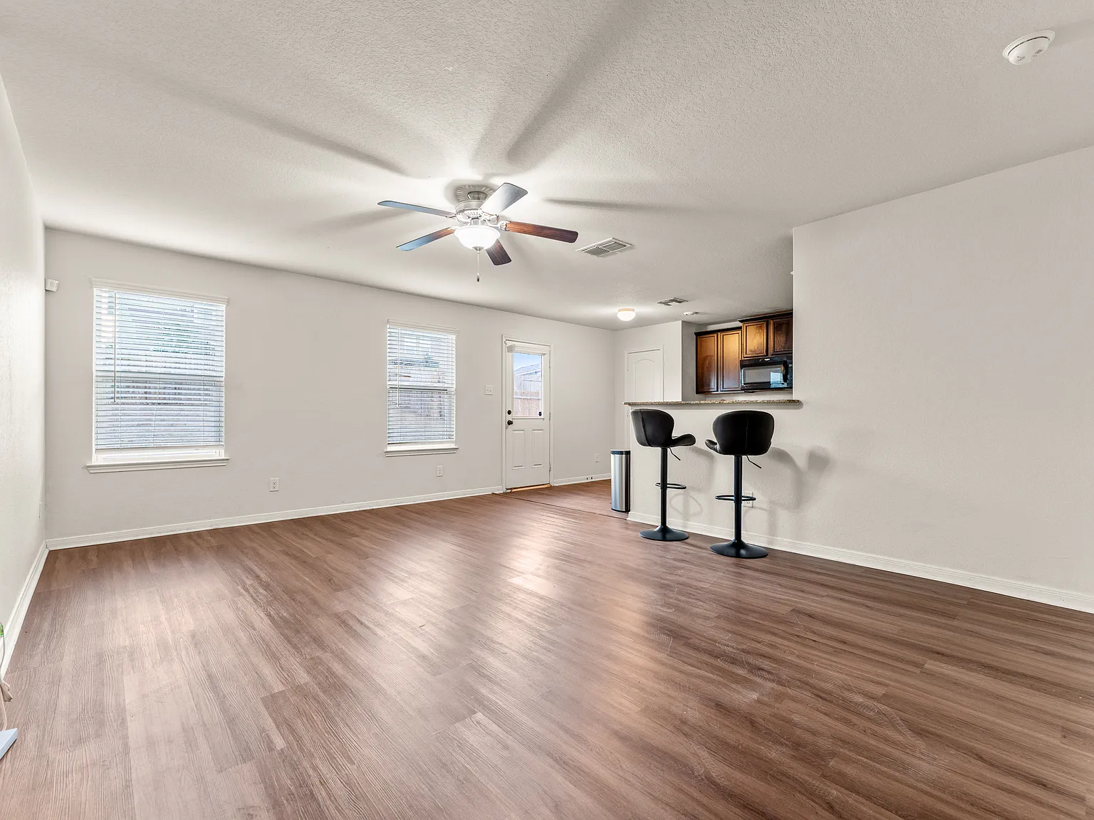 4 bed, 2.5 bath, 1246 sqft, $750 — Photo 3