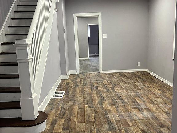 2nd image of 726 Seneca St #1