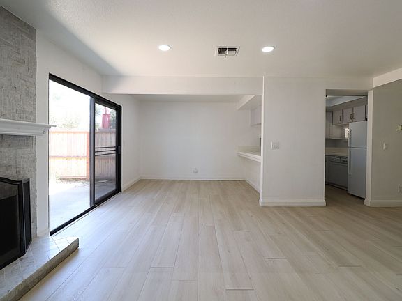 4th image of 432 N Center Ct