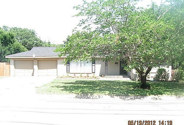 1st image of 900 Lee Dr
