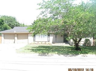 900 Lee Dr, Bedford, TX 76022