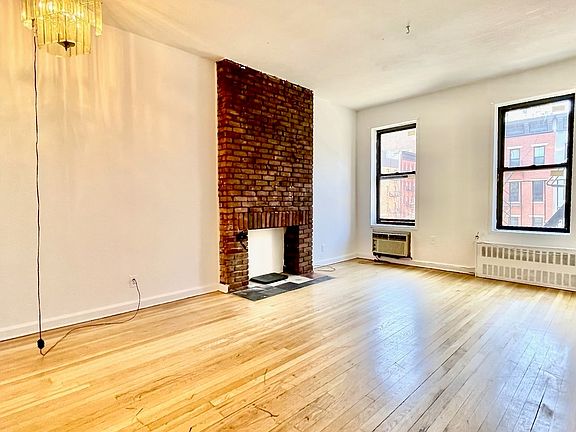 3rd image of 1702 2nd Ave #3R