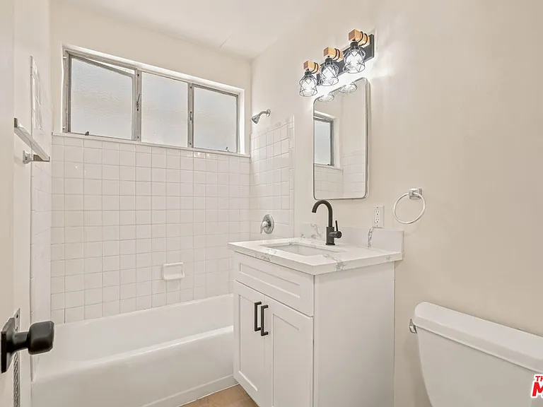11825 Iowa Ave #1 — Photo 13