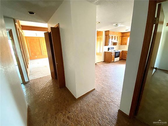 2nd image of 2421 Iris Ave