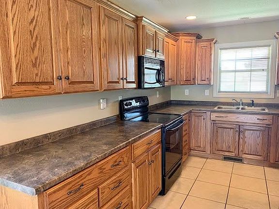 3rd image of 386-388 Deerwood Dr W