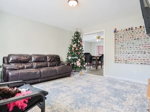 104 Oak St, Fall River, MA 02720